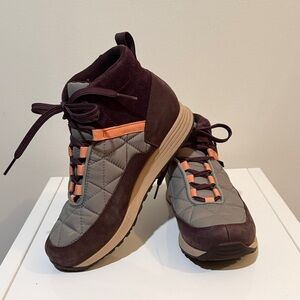 Teva Women's Quilted ReEmber Commute waterproof Booties size 8.5